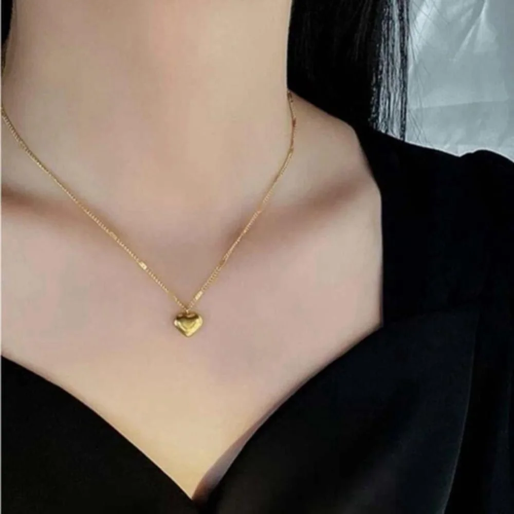 ⚠️Clearance🫧Heart Charm Necklace Yellow Gold Color - Picture 2 of 5